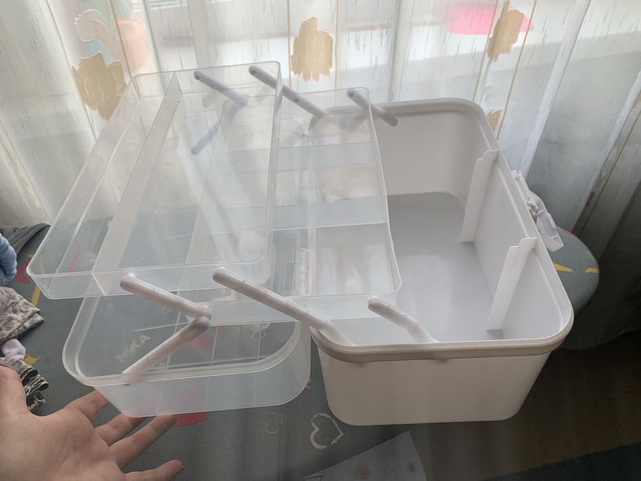 Пподам аптечку пластиковую