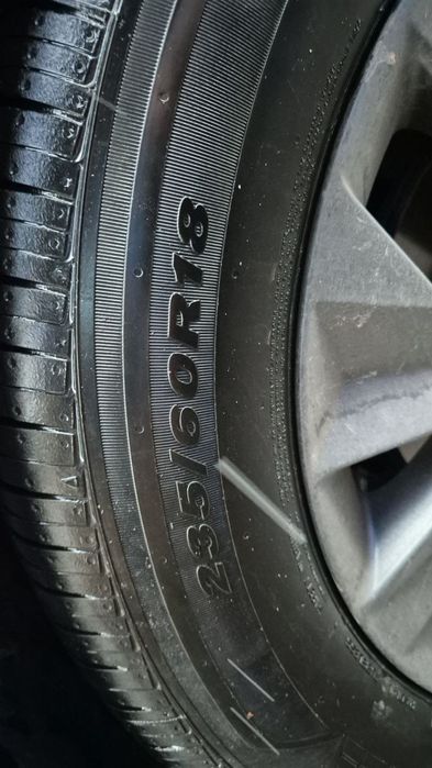 Продам авто шины roadian gtx 235 60 r18 пробег 4.500 +-