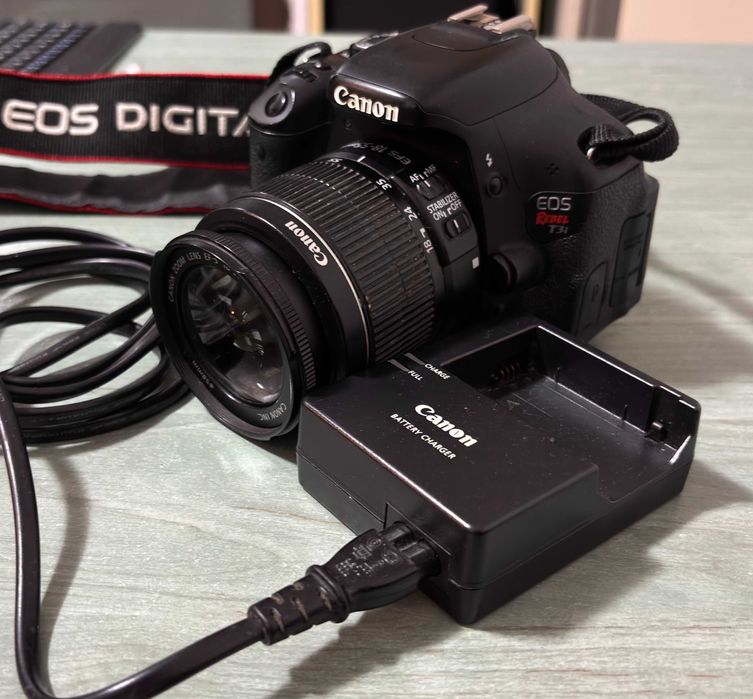 Canon EOS Rebel T3i / 600D