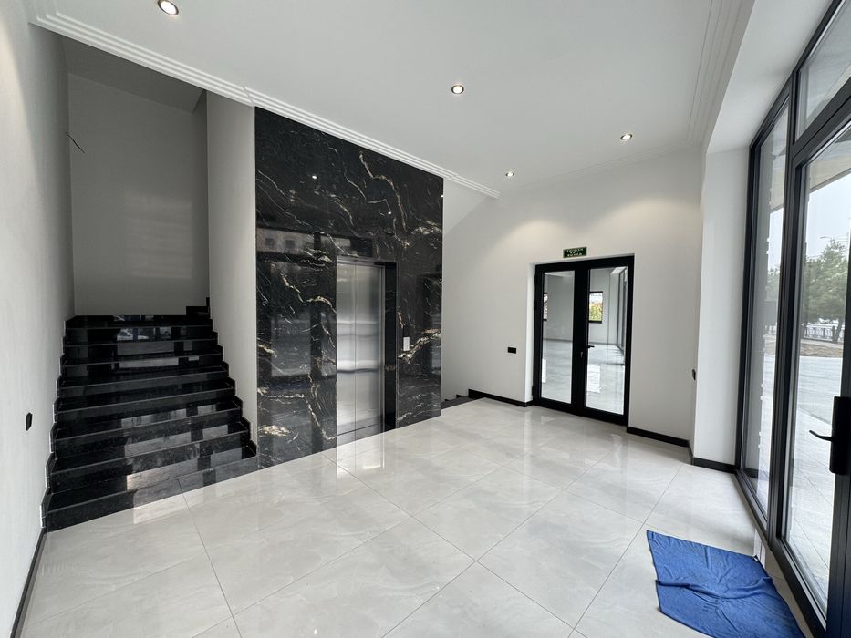 Bino ijaraga berialdi 4 qavat+padvol 1277 mt2 Nurafshon kocha 1-linya