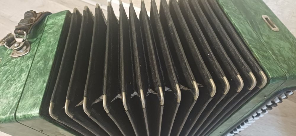 Продается баян трехрядный