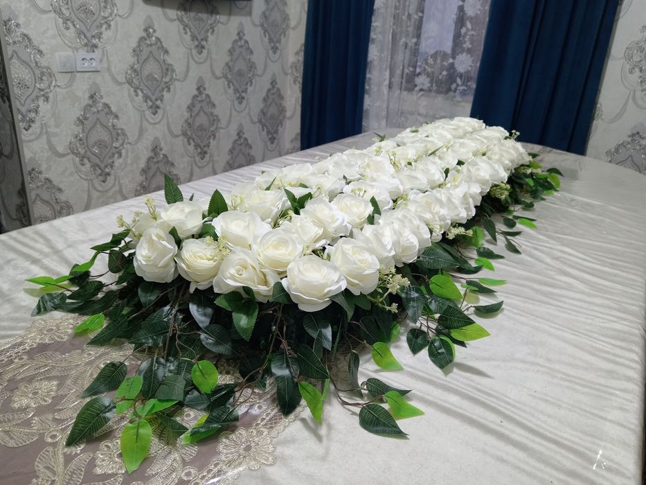 Suniy gullar va daraxtlar.