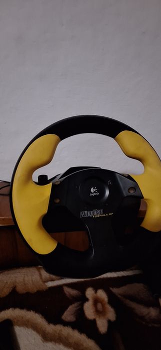 Se vinde volan logitech