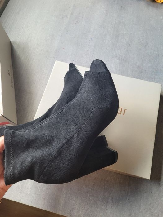 Pantofi decupați în fata , 45 lei