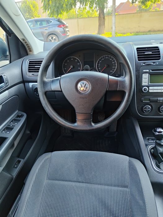 Vând Volkswagen Jetta