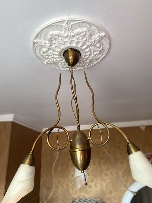 Люстра трехрожковая