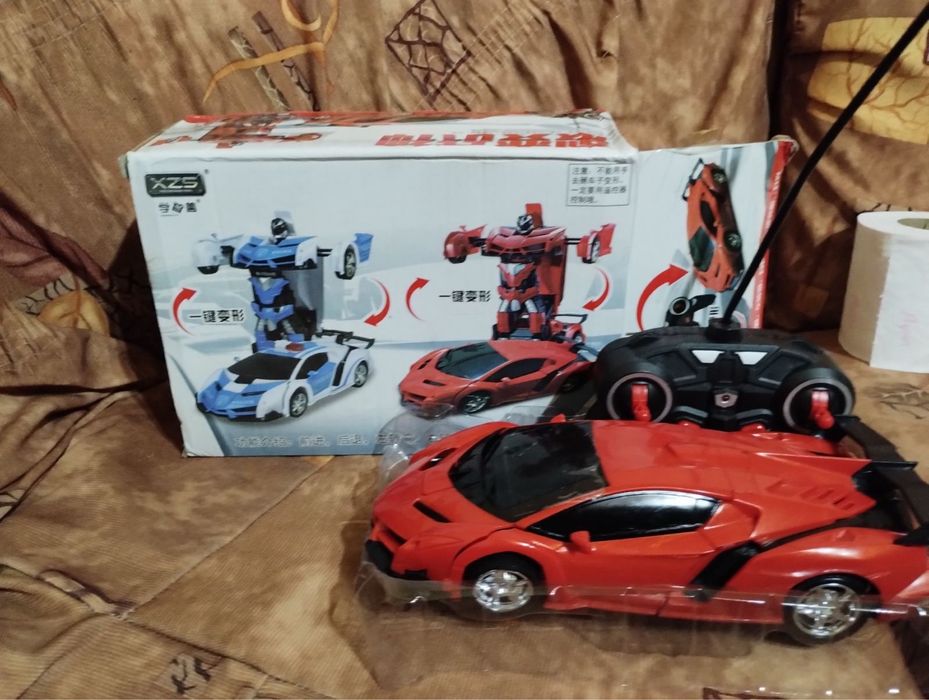 Играчка за момче,кола-робот,която може да се трансформира