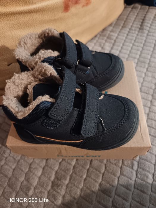 Vând câteva perechi de încălțăminte pentru băieți mărimea 24-25