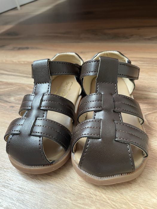 Продам детские сандали