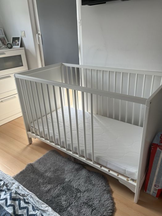 Бебешко креватче с матрак от Ikea
