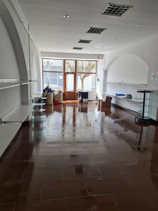 Închiriez spațiu comercial