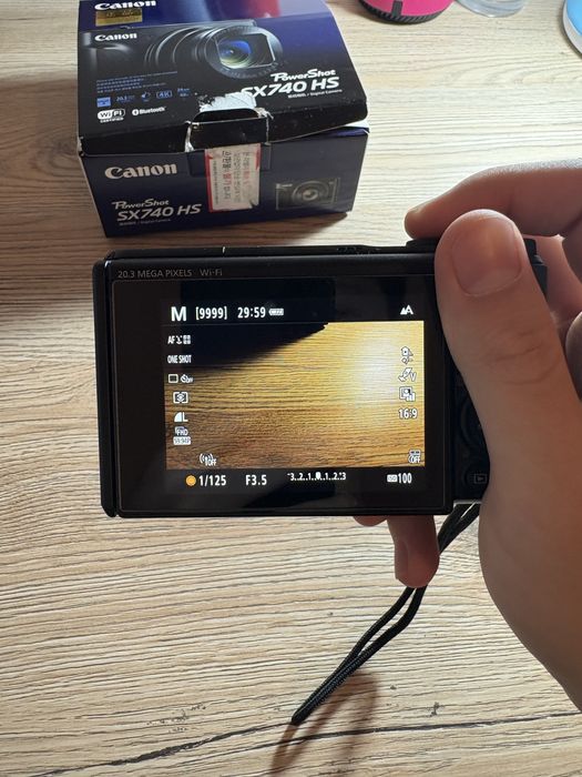 Canon sx 740 hs.