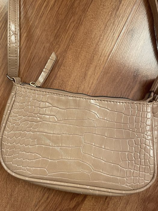 Бежова дамска чанта
