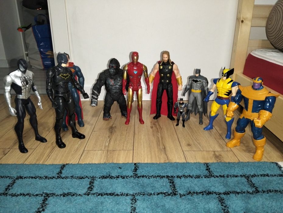 Lot supereroi 250 lei