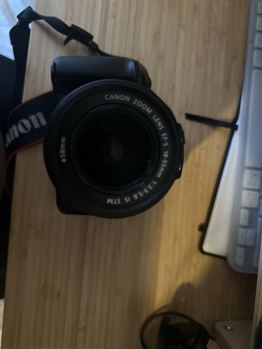 Aparat foto DSLR 1100D Canon