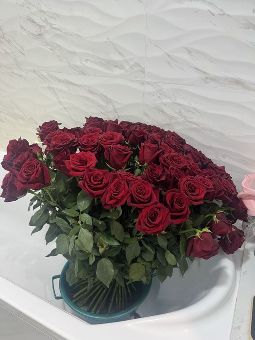 Продаются 101 красная роза