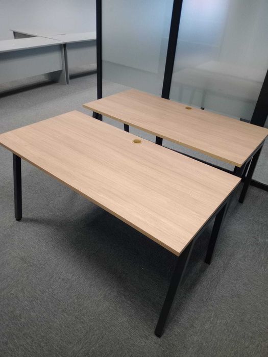 Продавам маси -2 броя