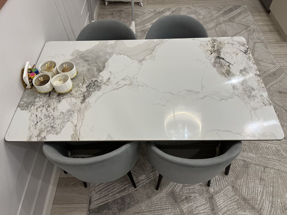 Стол из керамогранита