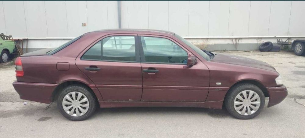 На части: MERCEDES C180 W202