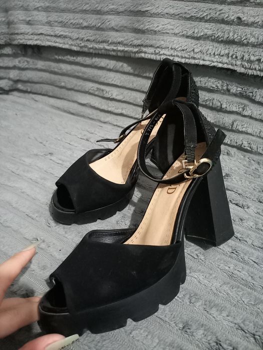 Черные туфли босоножки