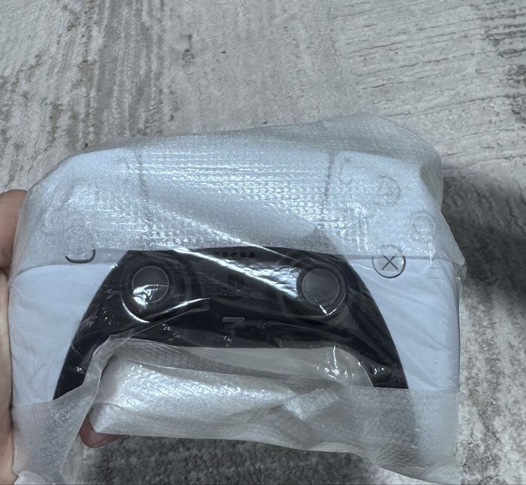 Sony PlayStation 5. 825 GB