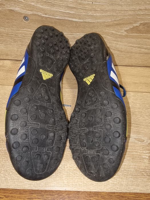 Ghete fotbal pentru teren sintetic