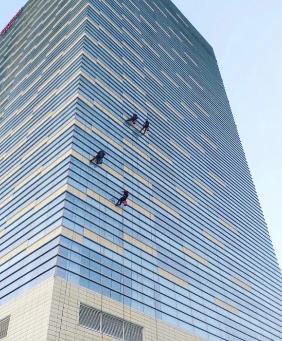 Альпинист . Мытье окон и т.д