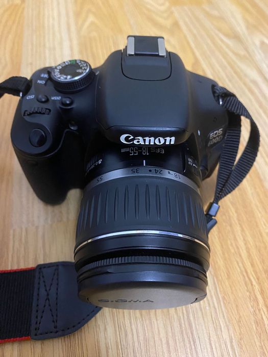 Canon 600D obiectiv 18-55mm F3.5