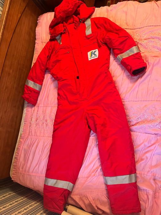 Продаются зимние комбинезоны