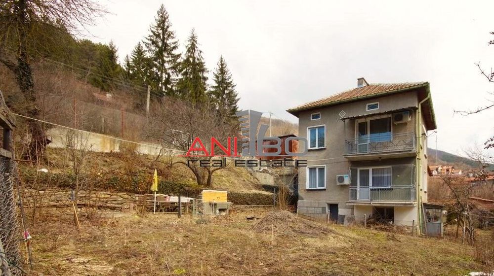 Къща в София, област-с.Чурек площ 150м2 цена 100000€