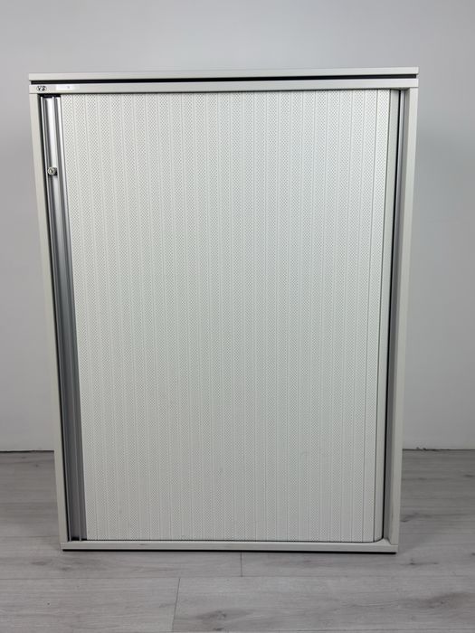 Шкаф етажарка бяла Акустична ролетна щора и акустичен заден панел;