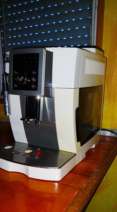 DeLonghi кафе машина
