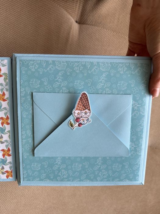 Албум за снимки - името отпред може да се смени.