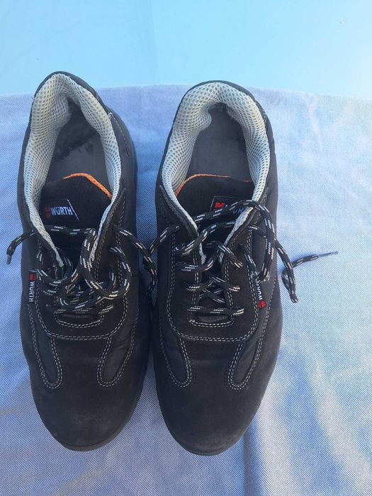 Работни обувки с бомбе 45