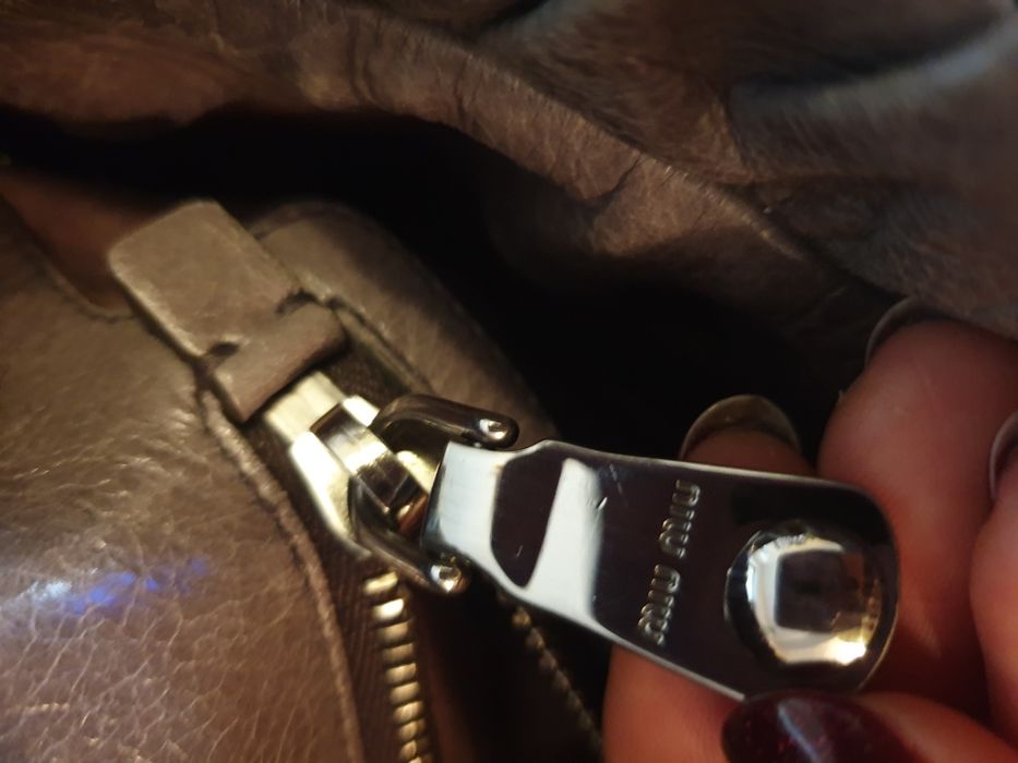 Оригинална чанта от естествена кожа Miu Miu by Prada