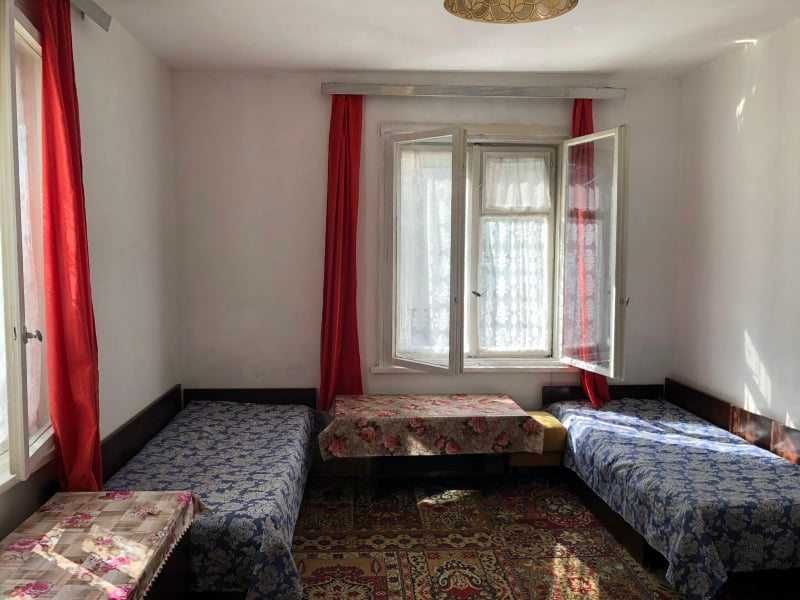 Дава се под наем Двустаен апартамент в Бургас, Център - 60 кв.м за 102 € - Снимка #2