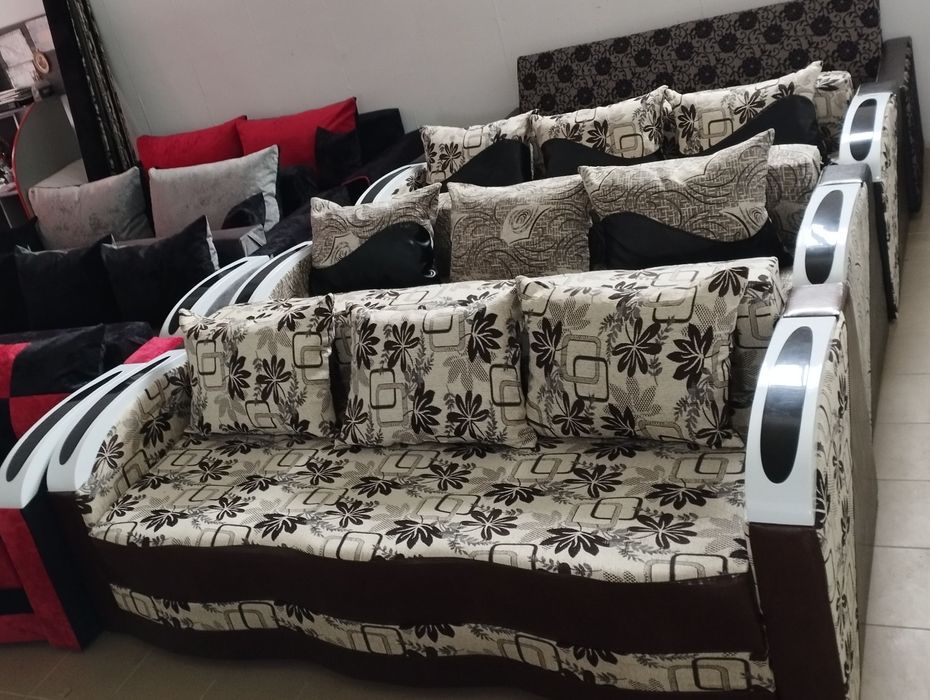 Canapele extensibile cu ladă pentru depozitare