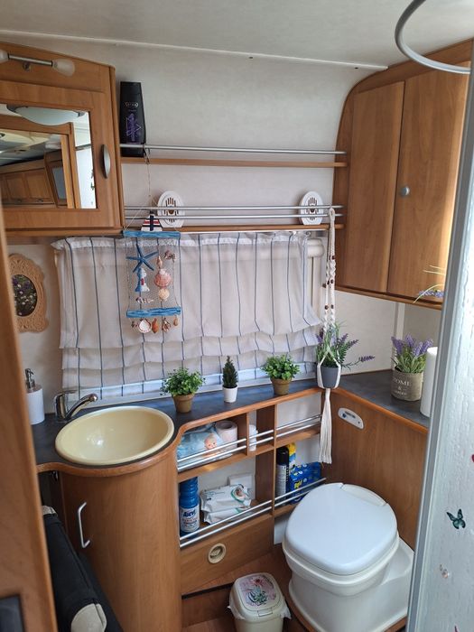 *Hymer Eriba Nova 470B Rulota PREMIUM*

Se vinde o rulotă impecabila, complet autonoma datorita sistemului solar de ultima generație și dotata pana la