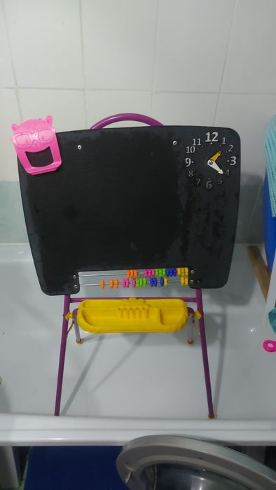 Доска для детей, чтобы писать мелом