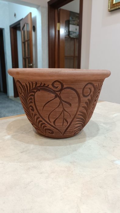 Керамический горшок с поддоном для цветов