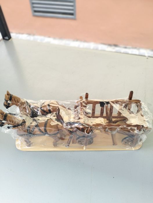 Bibelou lemn cai cu trăsura