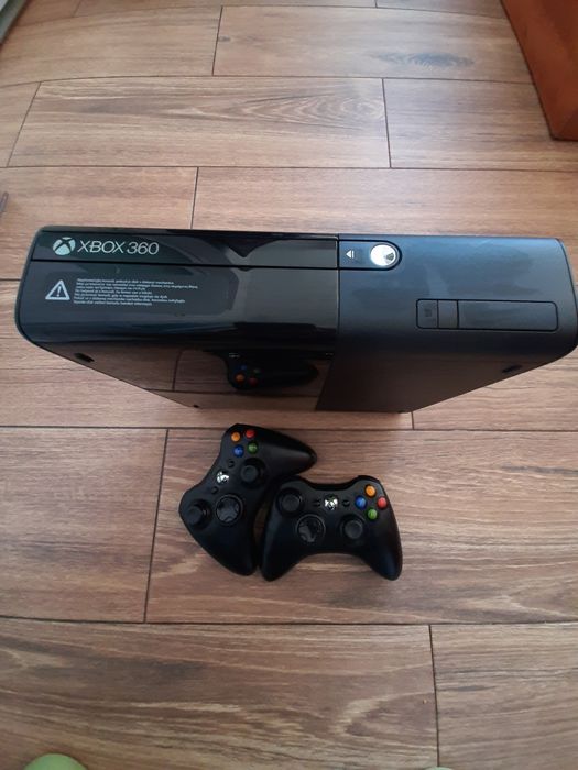 Vand Xbox 360 in stare buna