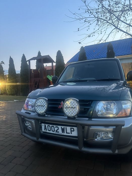 Vând Mitsubishi Pajero 3.2 DI-D, 4x4, motor foarte fiabil.