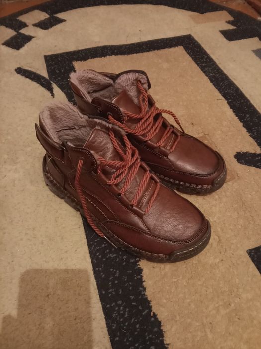 Продам ботинки зимние модные