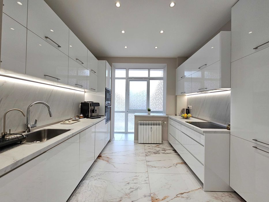 Продава се Тристаен апартамент в София, Център - 105 кв.м за 5505 €/кв.м - Снимка #19