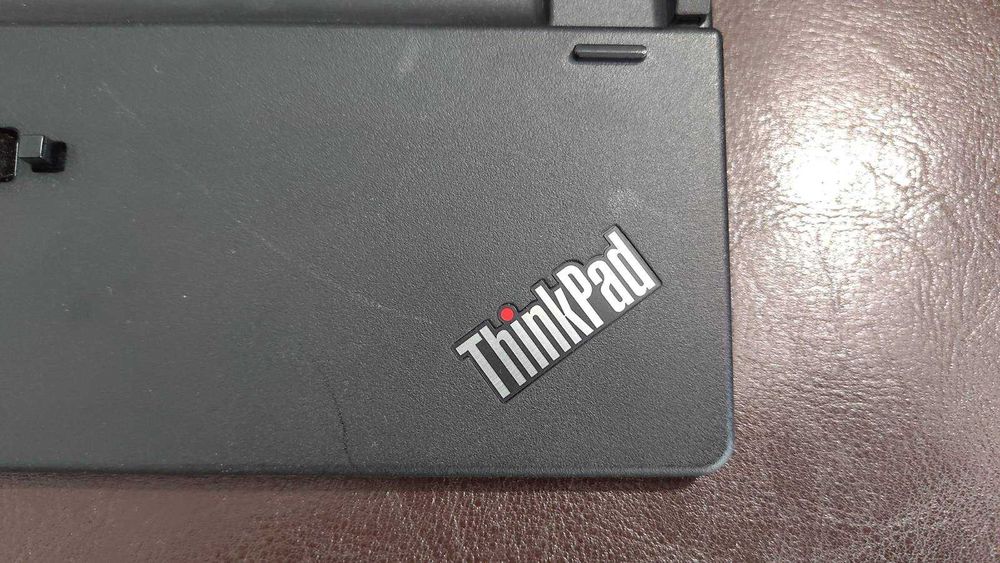 Докинг станция за лаптоп Lenovo модел 40AJ със зарядно 135 вата