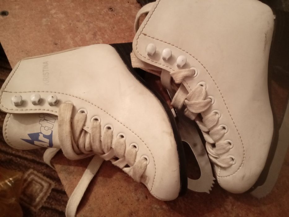 Обувь разная обмен на сладкое