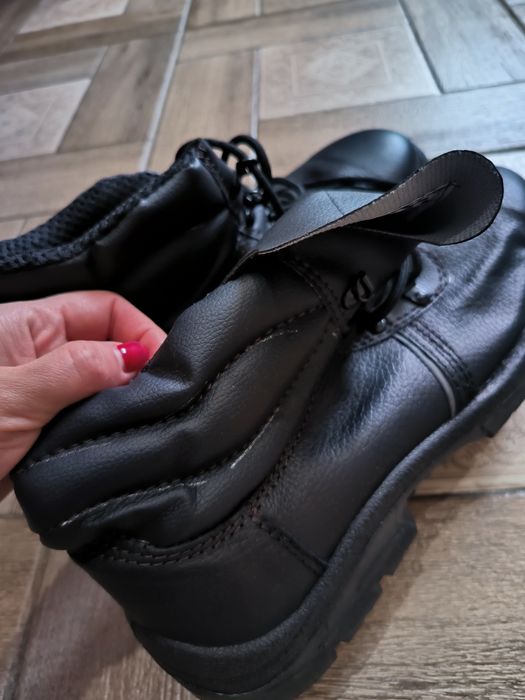 Продам новые ботинки спецодежда