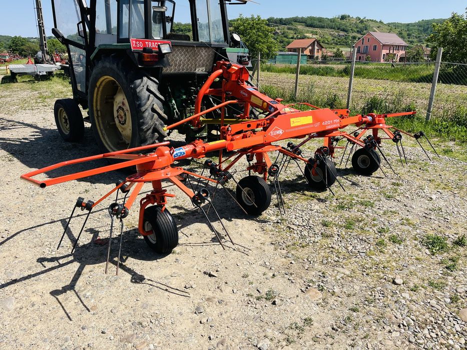 Grebla de imprastiat, rasfirat, risipit, scantalit, inproscat fan iarba lucerna paie Kuhn 4.6 m latime