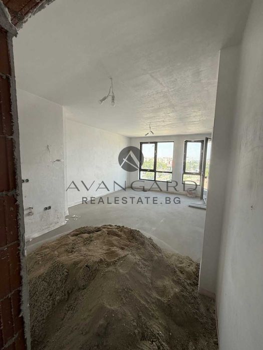 Продава се Двустаен апартамент в Пловдив, Тракия - 72 кв.м за 1289 €/кв.м - Снимка #1